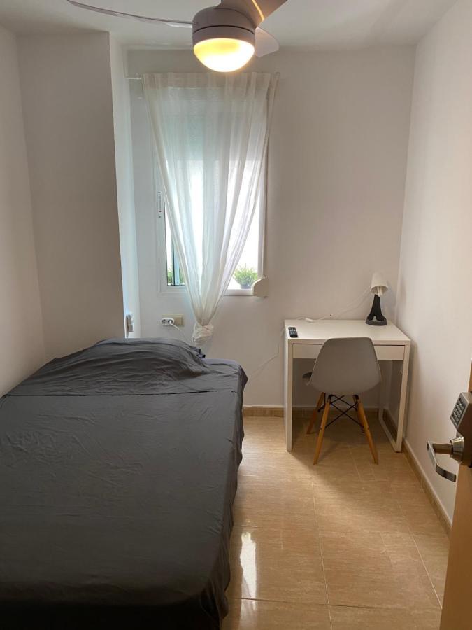 Single Room In My Apartment At The Beach Valencie Exteriér fotografie