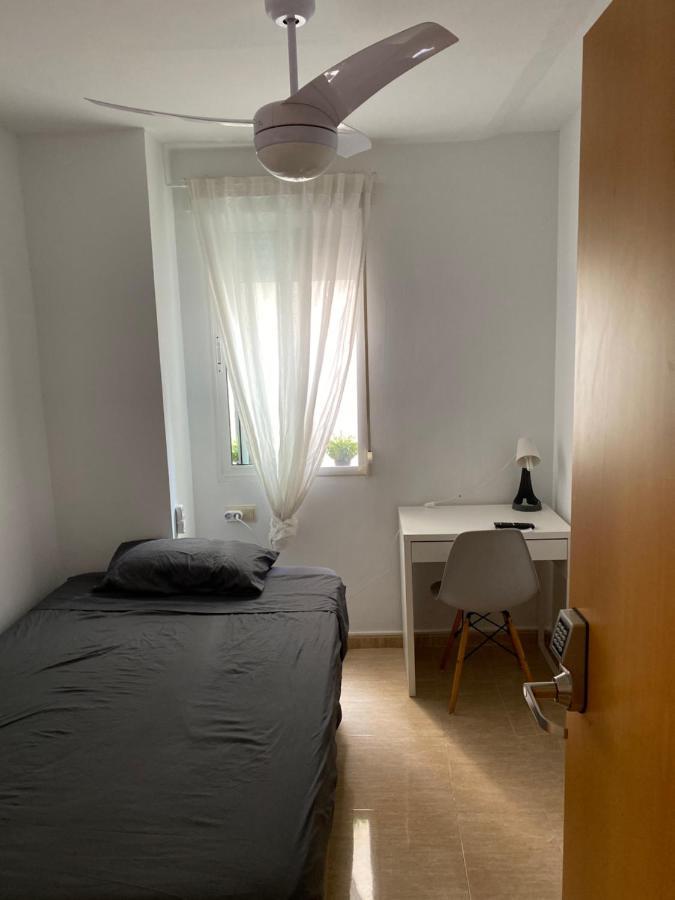 Single Room In My Apartment At The Beach Valencie Exteriér fotografie